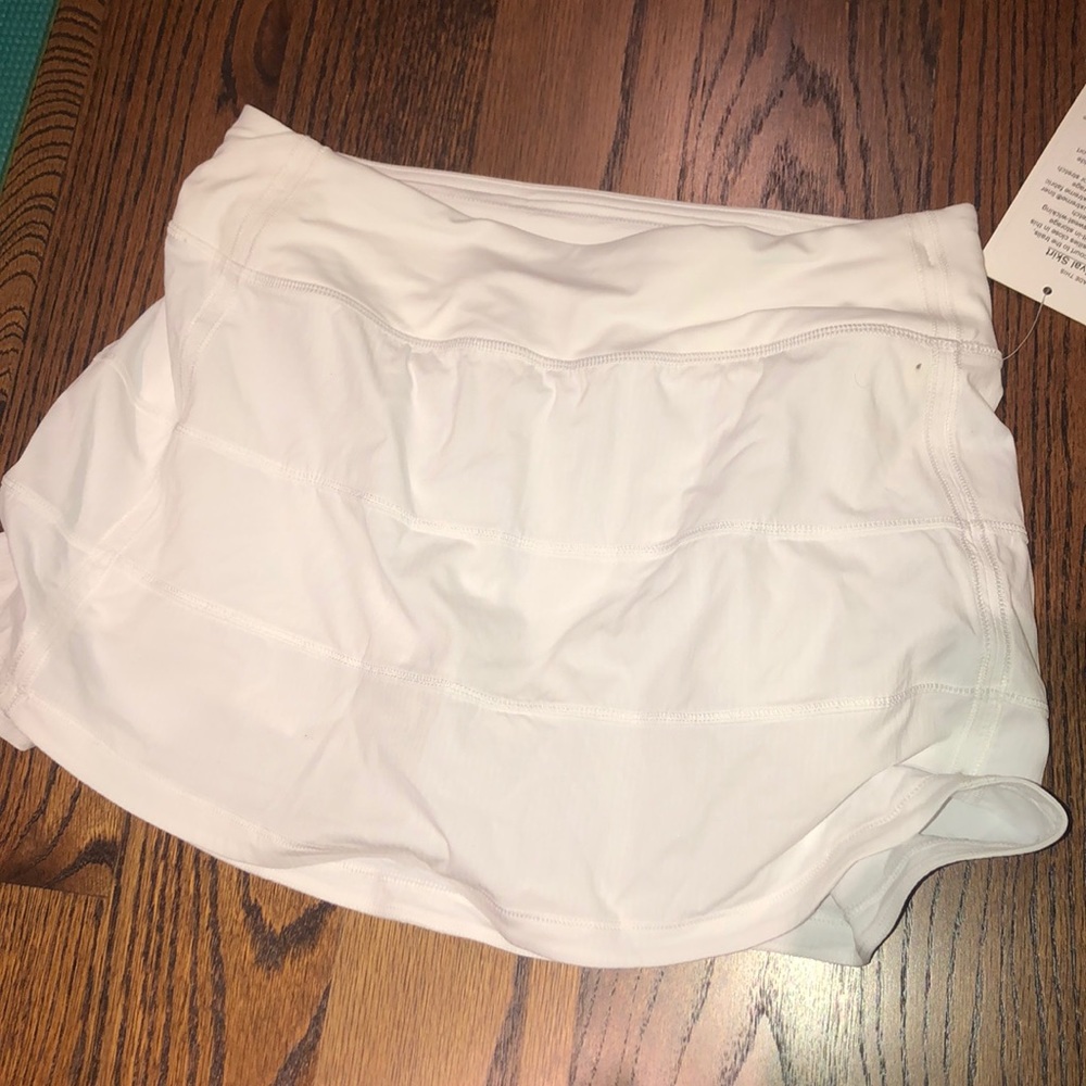 Lulu lemon white pace rival skirt size 4